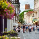 Vilniaus prekybinės gatvės išlieka gyvos ir patrauklios smulkiajam verslui
